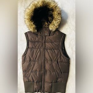 Aeropostale Black Puffer Vest Like New